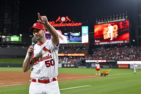 'I love this city' - Wainwright thanks St. Louis fans, family after 200th win